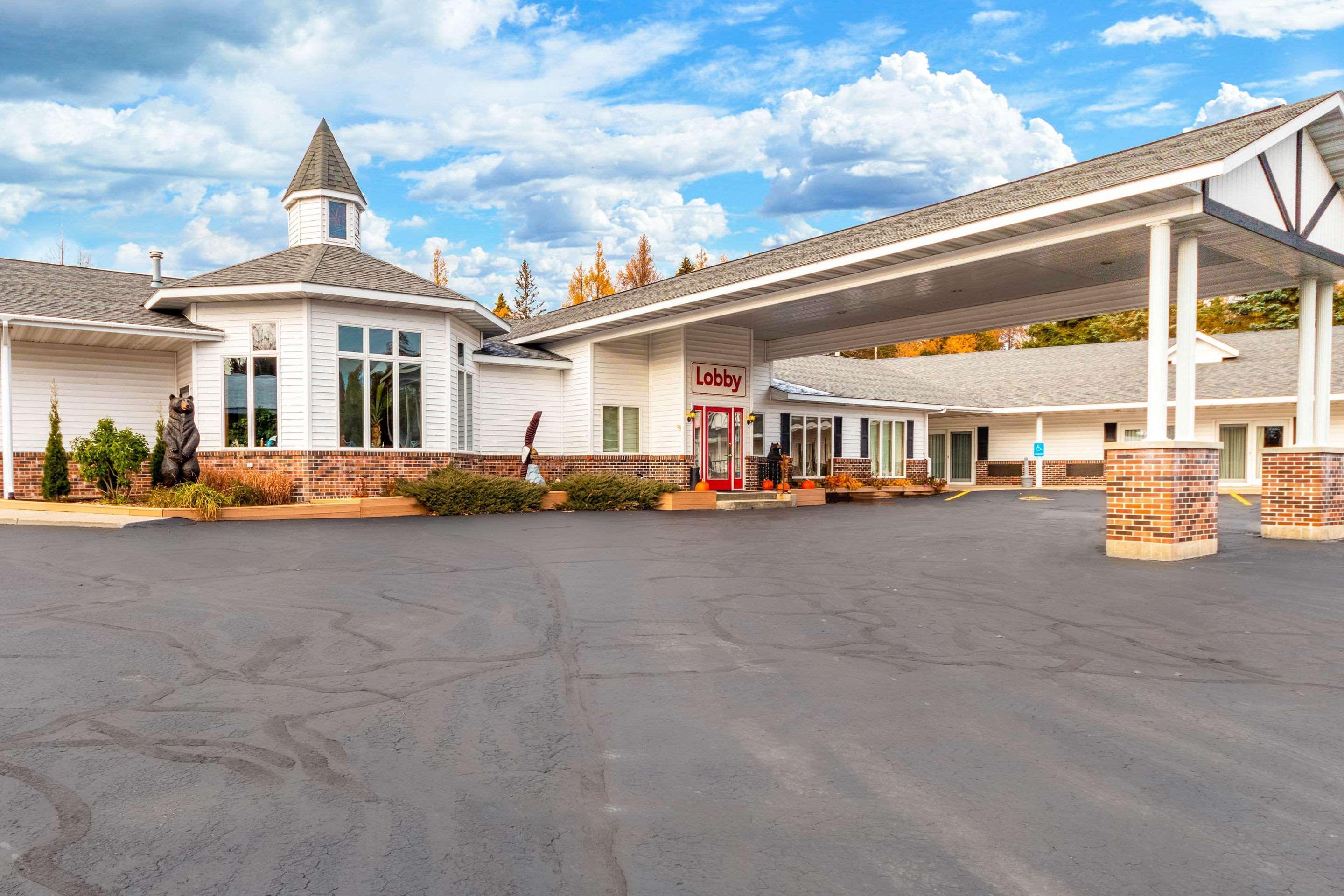 Econo Lodge Lakeshore Manistique Exterior photo